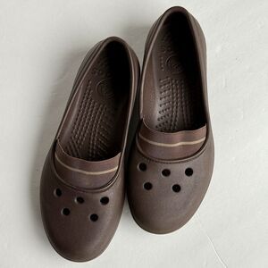 Crocs Juneau Women's Size 7 Elastic Top Brown Flats Slip on Shoes